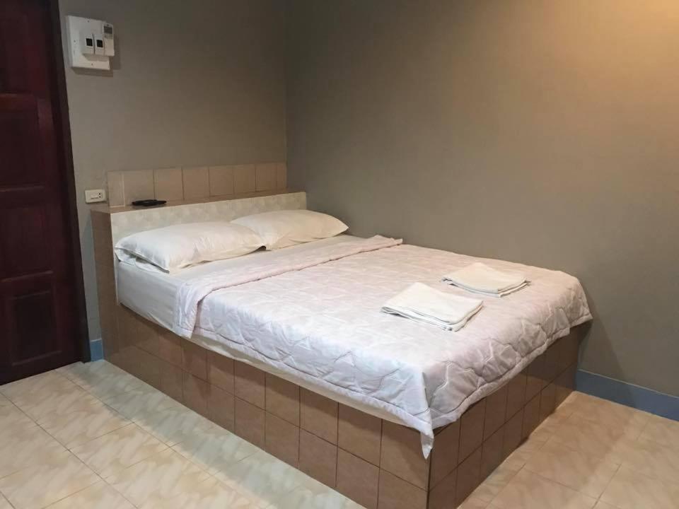 Baan Rai Pu Fa Villa Sattahip Eksteriør billede